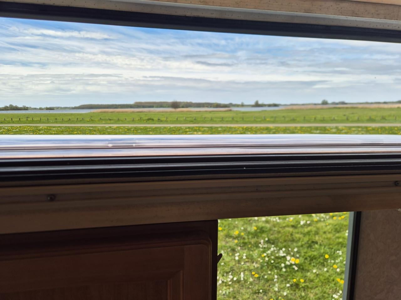 Te koop: Mooie Rapido Club 32 lichtgewicht hefdak caravan!