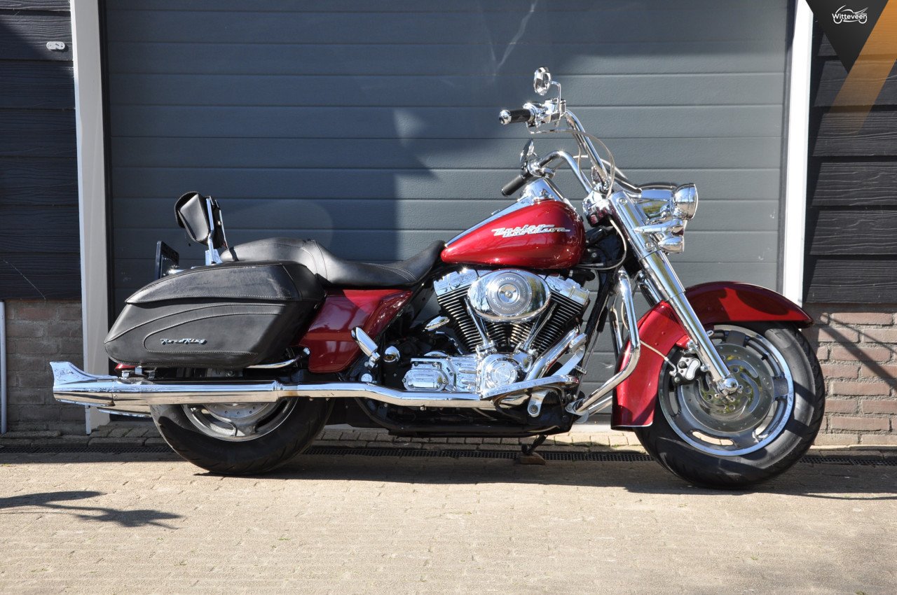 Harley Davidson FLHRSI Road King Custom Strakke motor!