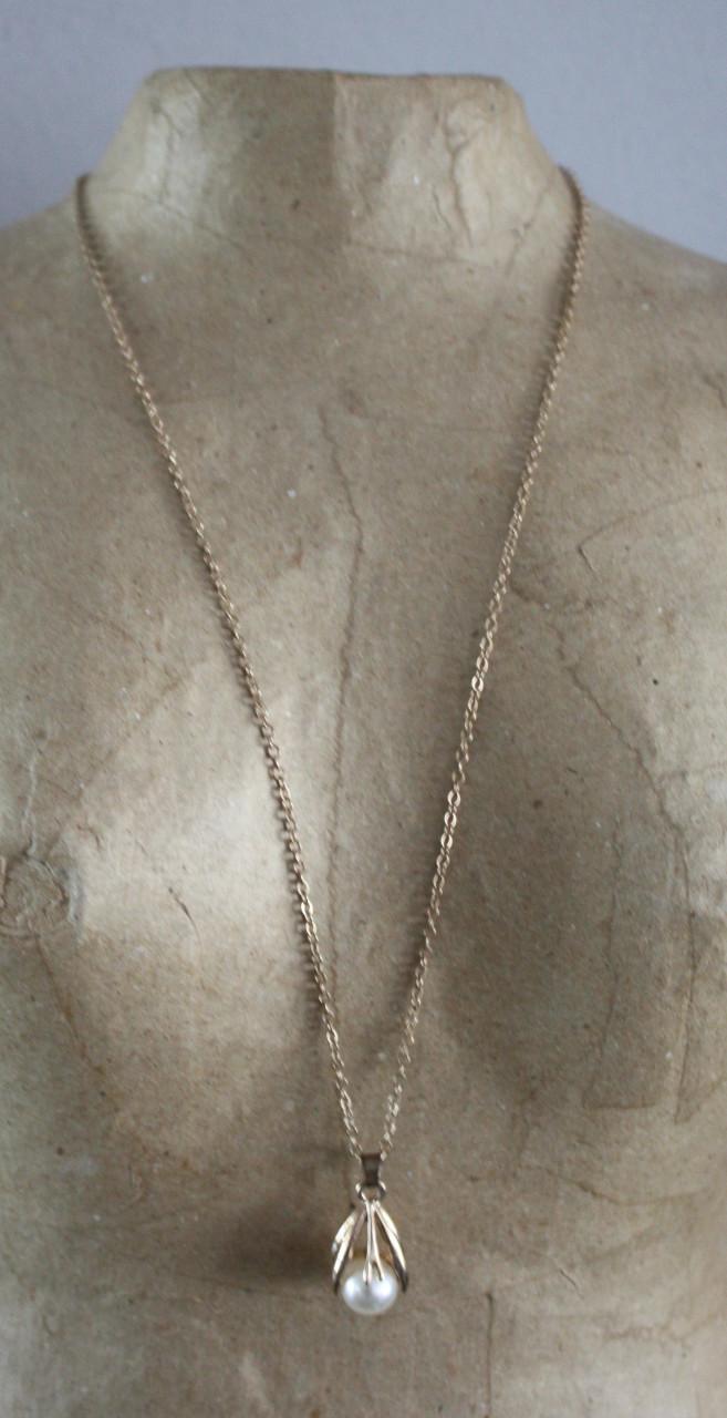 Goudkleurige ketting met parelhanger