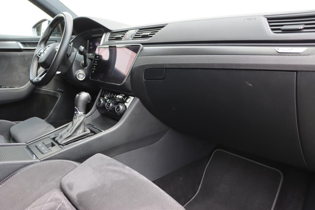 Skoda Superb combi 1.4 tsi iv sportline 218pk dsg6