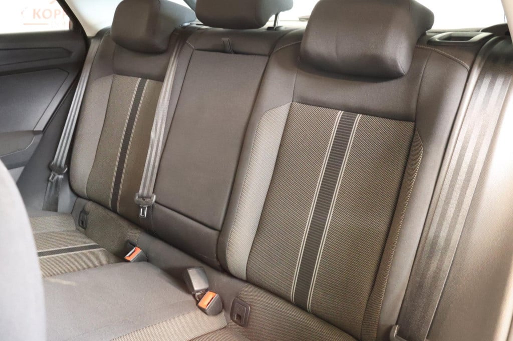 Volkswagen T-roc 1.5 tsi style nl auto, acc, appconnect, trekhaak.