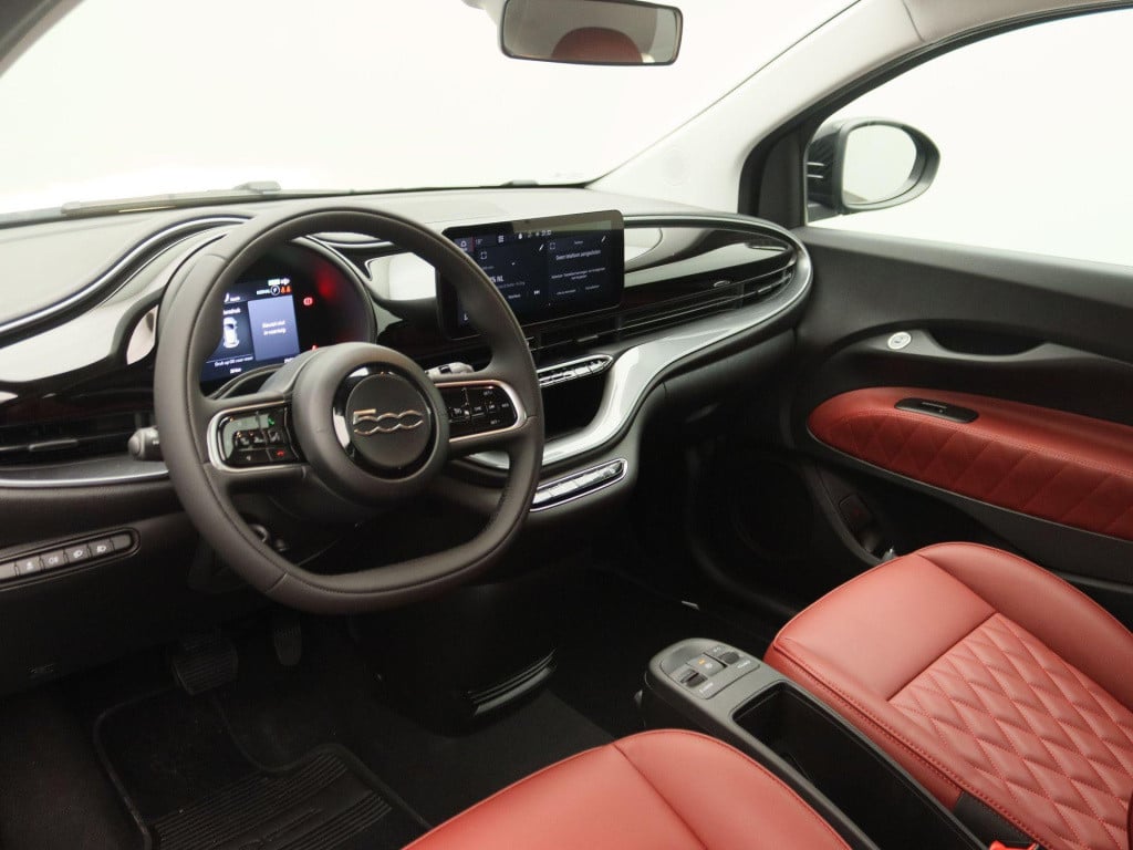 Fiat 500e 42 kwh | 17'' lichtmetalen velgen + allseason banden |  uniek ler