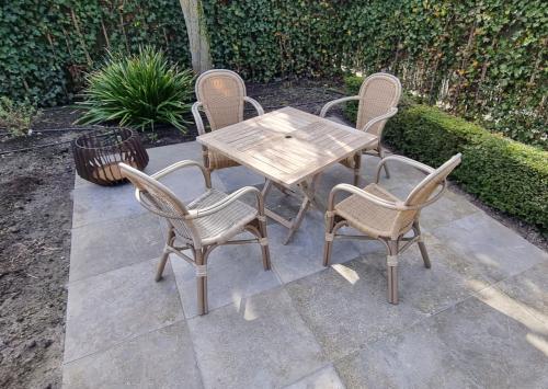 Tuinset met 4 stoelen