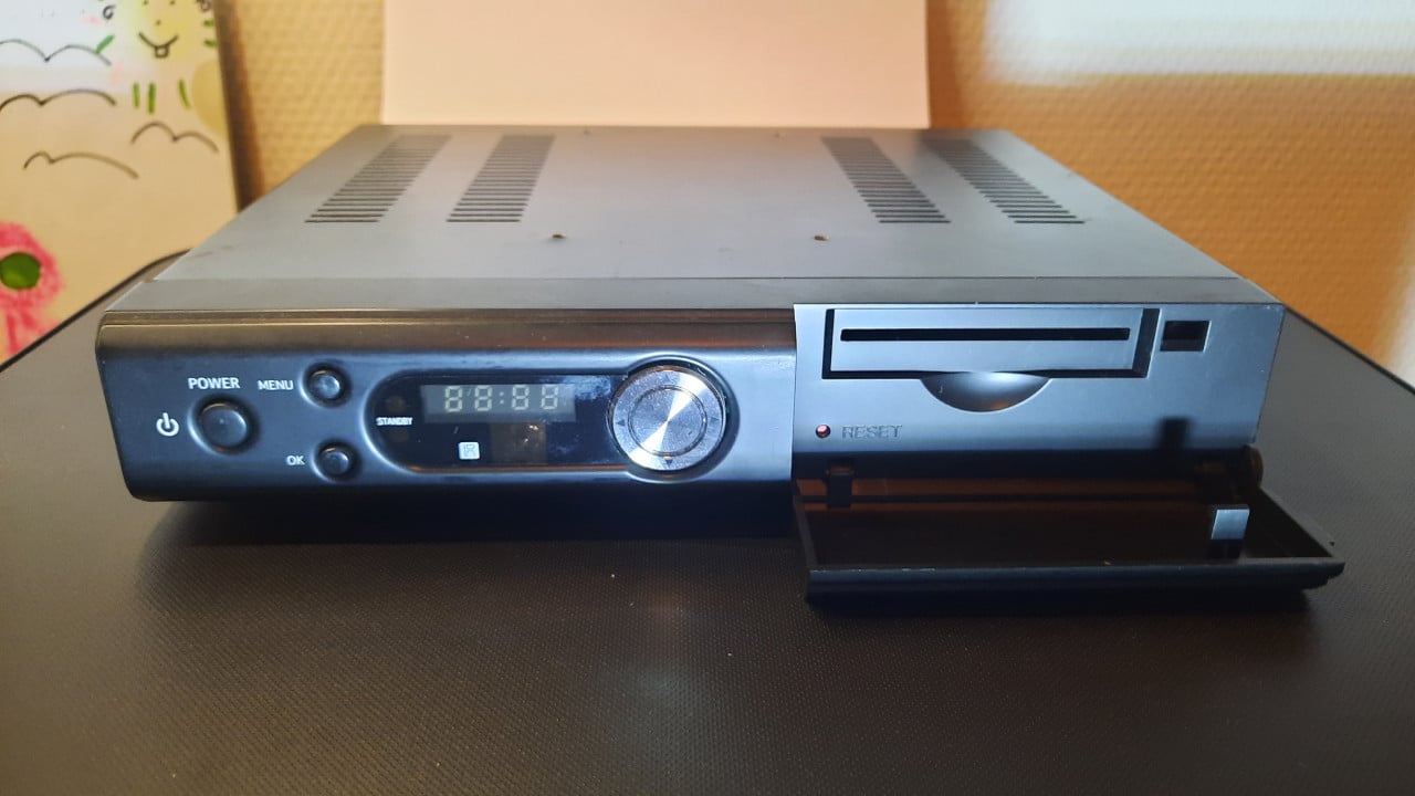 Satellietschotel + decoder