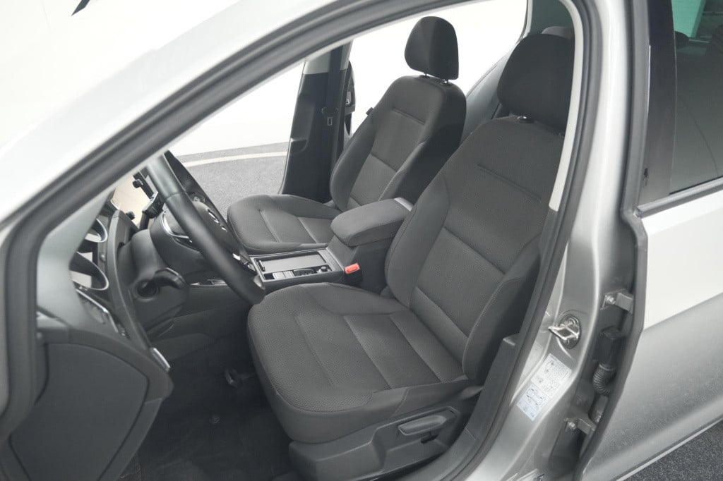Volkswagen Golf 1.0 tsi 110pk highline | adaptieve cruise control | apple c