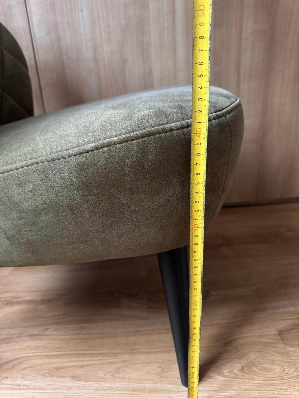 Velvet stoeltje, zacht groen , houten pootjes