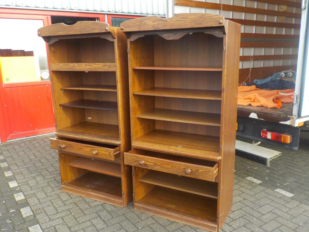 2 delig massief eiken wandmeubel in goede staat OPRUIMPRIJS 25 euro