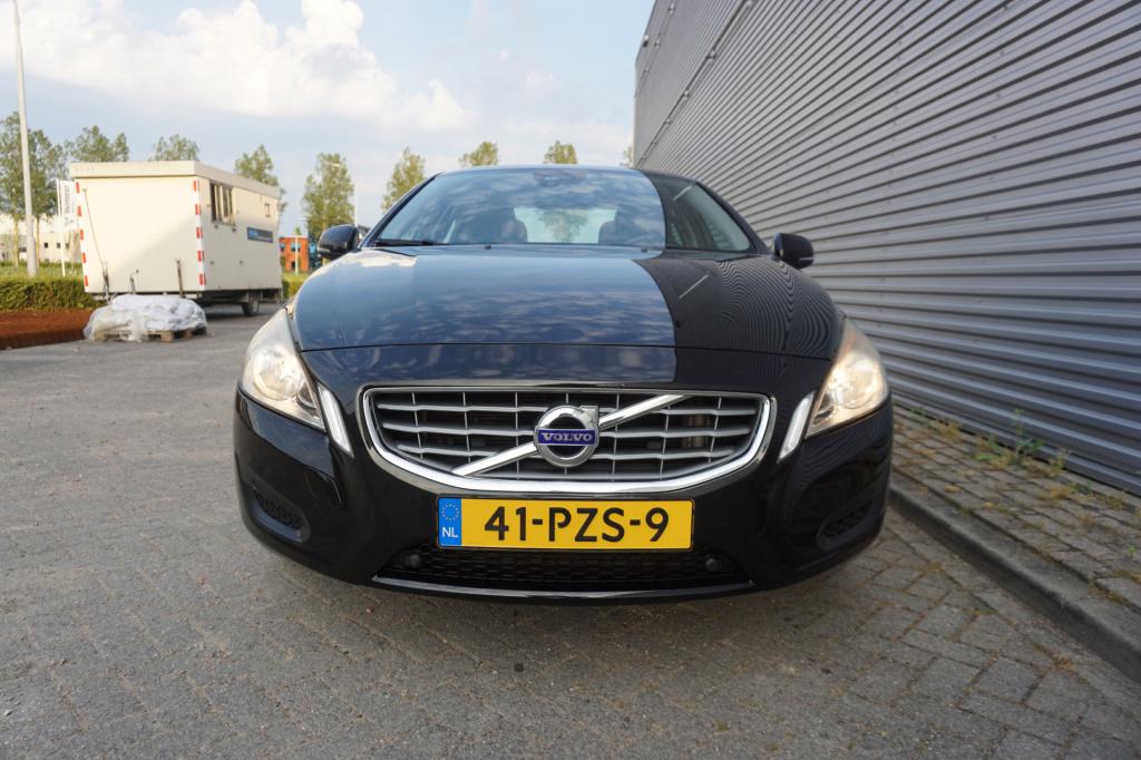 Volvo S60 1.6 t4 momentum automaat - climate / navi / cruise / parkeers. / 