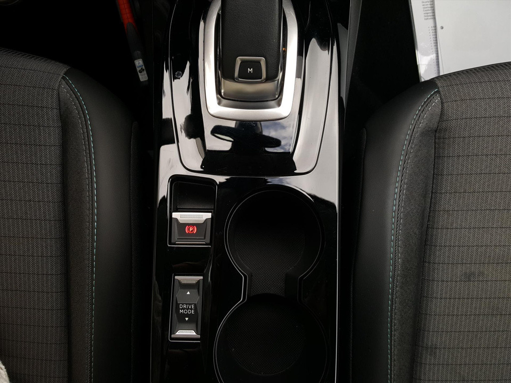 Peugeot 208 1.2 puretech 130pk allure eat8 automaat navigatie | cruise & cl