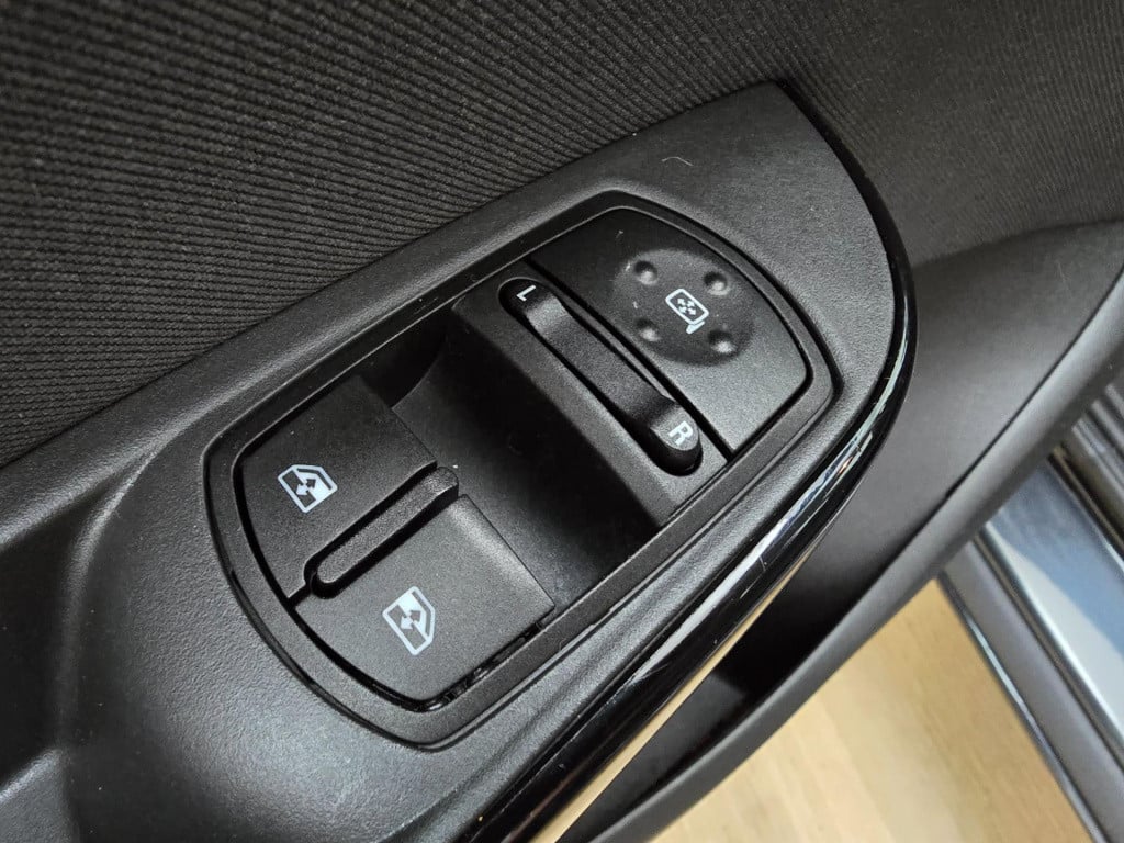 Opel Corsa occasion turbo business+ met carplay radio en cruisecontrol | tw