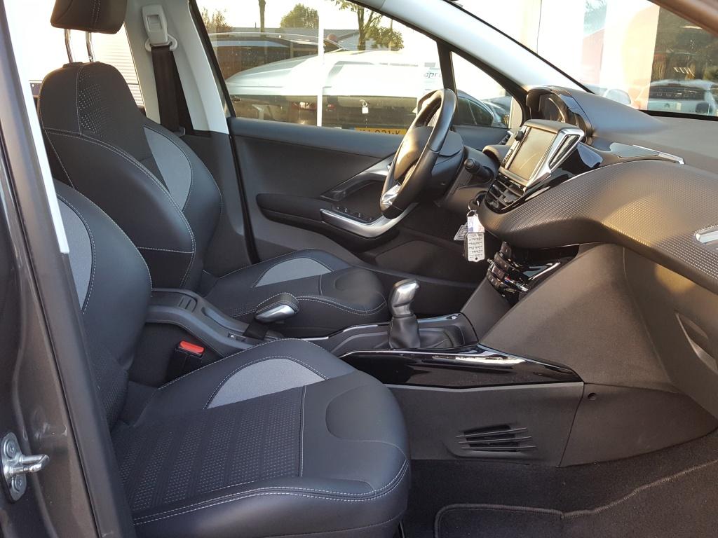 Peugeot 2008 1.2 puretech 110pk allure trekhaak | apple carplay & android a