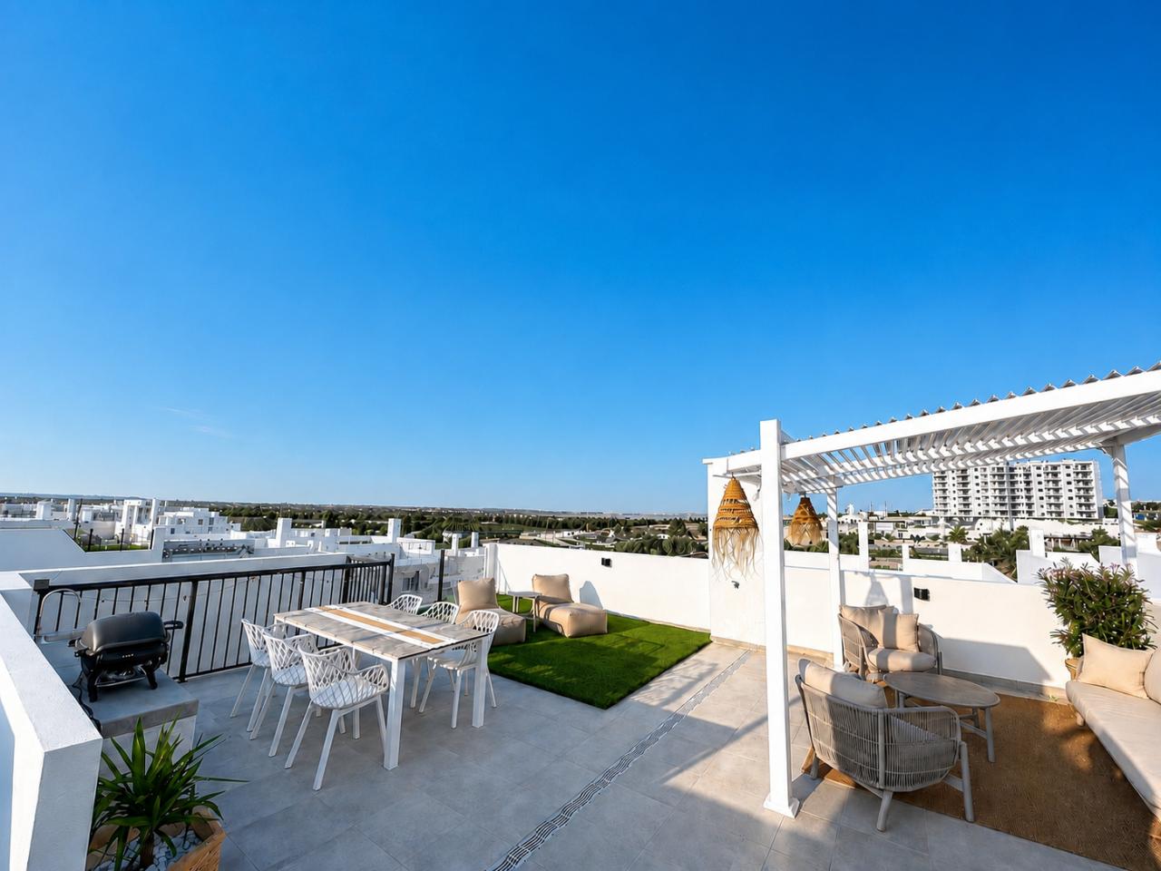 Luxe nieuw penthouse met privé dakterras en zwembad aan de Costa Blanca!
