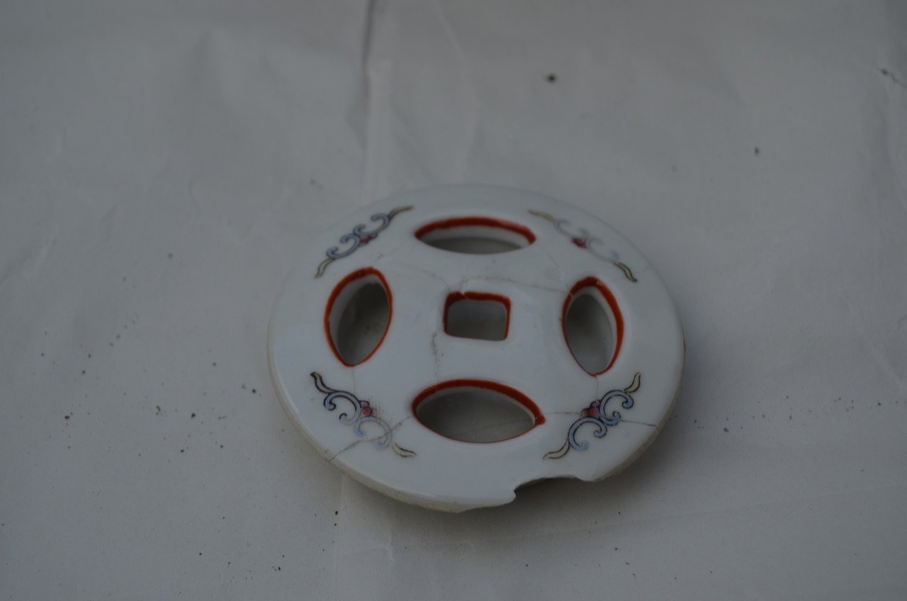 Chinese porseleinen pot in goede staat, op de deksel na dan.