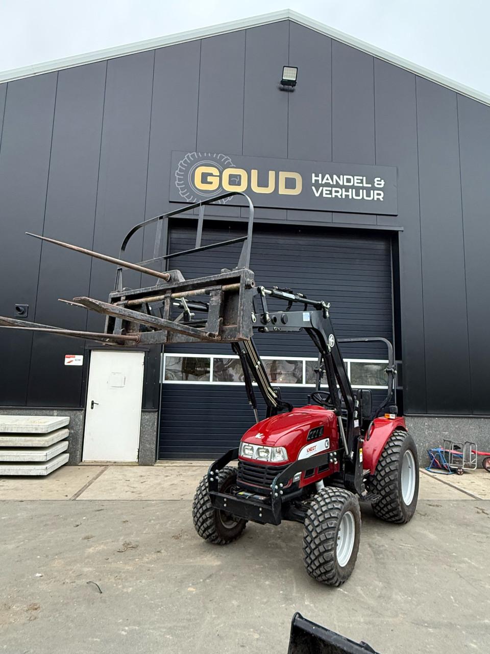 Knegt 404 G2 met voorlader