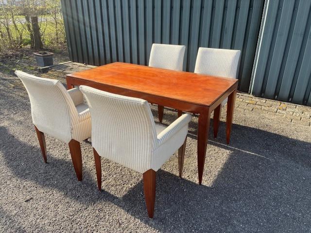 Eetkamer tafel + stoelen