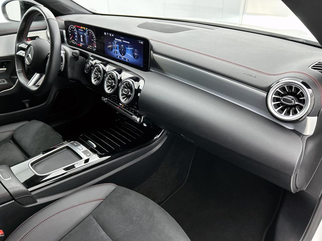 Mercedes-Benz Cla shooting brake 250 e amg plug-in hybride amg line | night