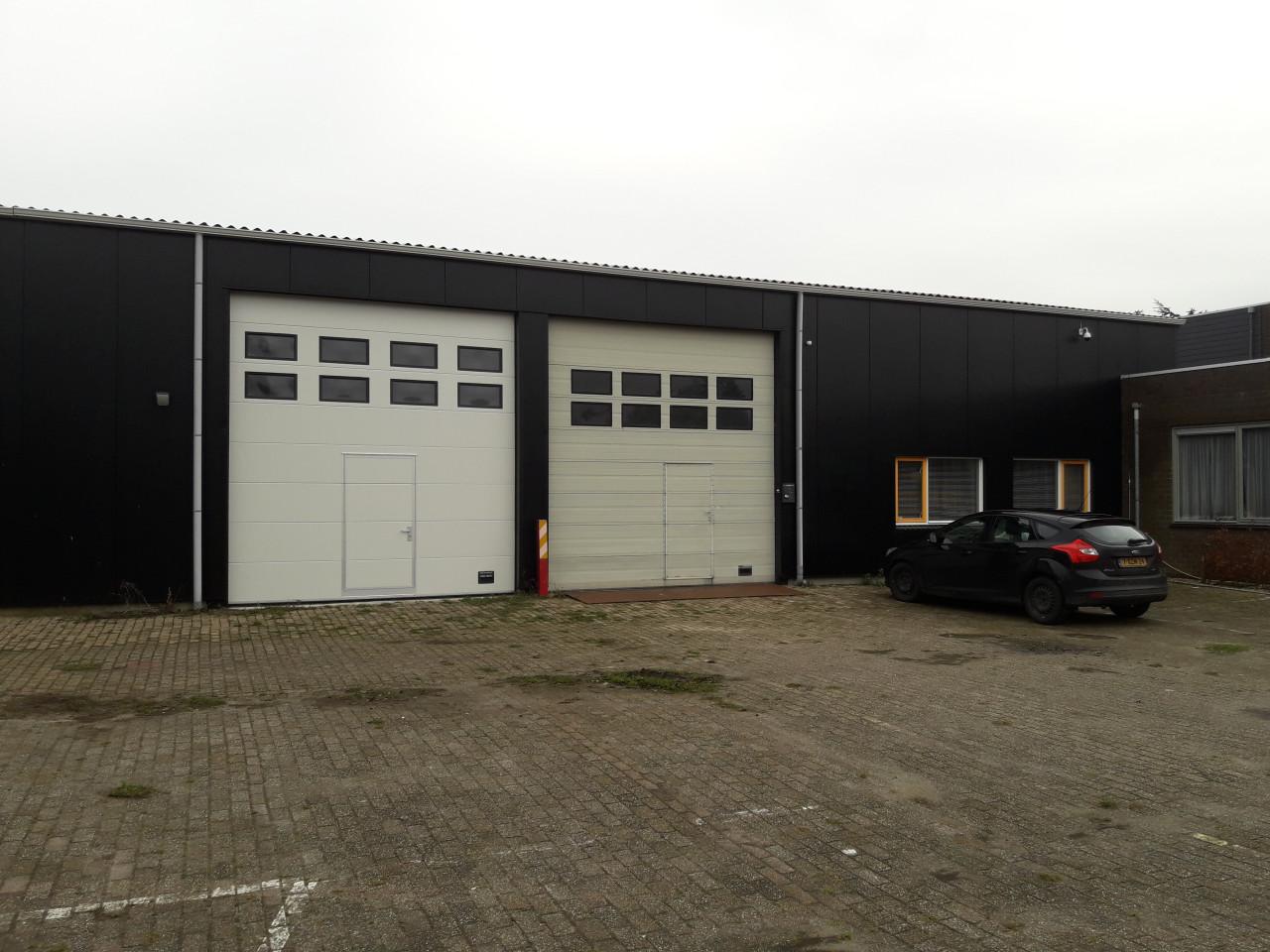 Te huur  nette bedrijfsruimte 250m2  met buiten terrein