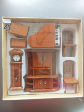 Poppenhuis spulletjes