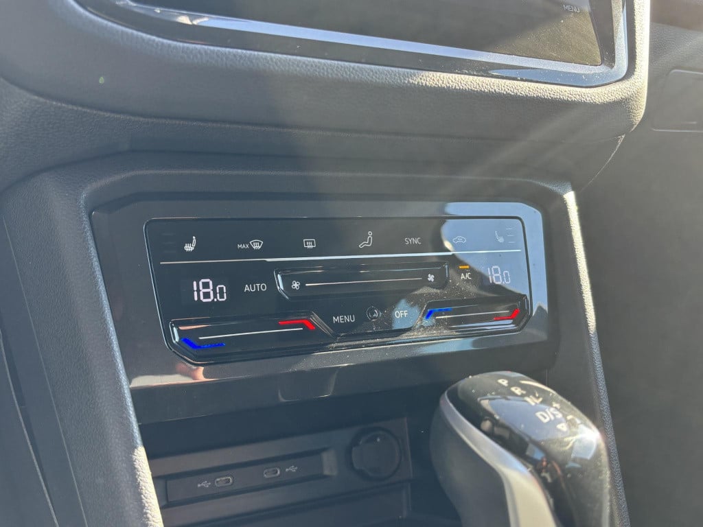 Volkswagen Tiguan 1.5 tsi elegance trekhaak |  camera | apple carplay/andro