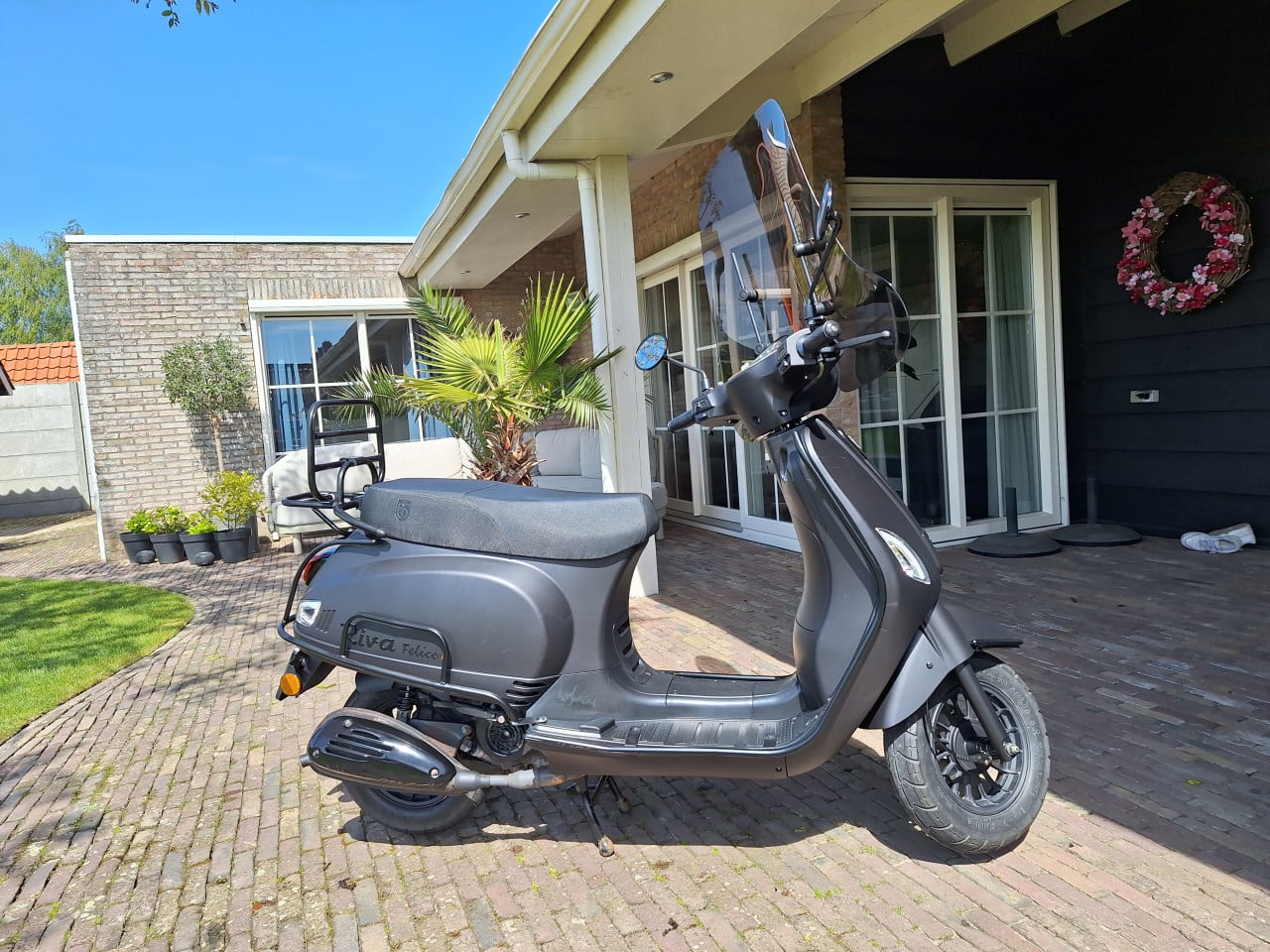 BTC Riva Felice scooter matzwart 2021