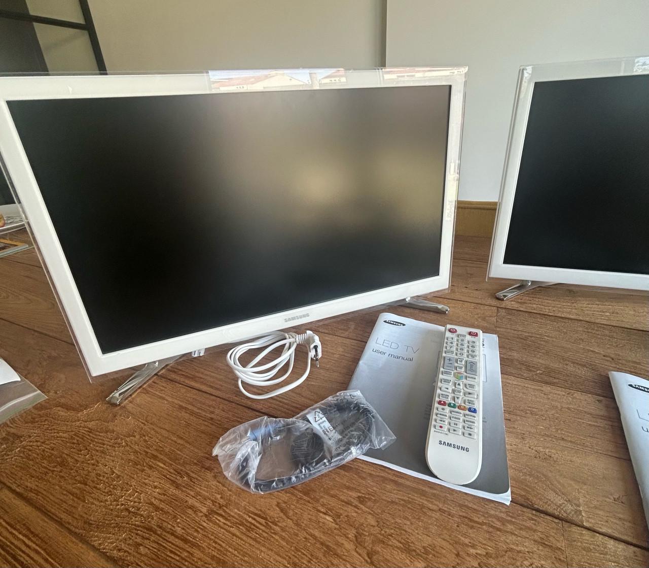 Samsung led tv 22” / 2 stuks