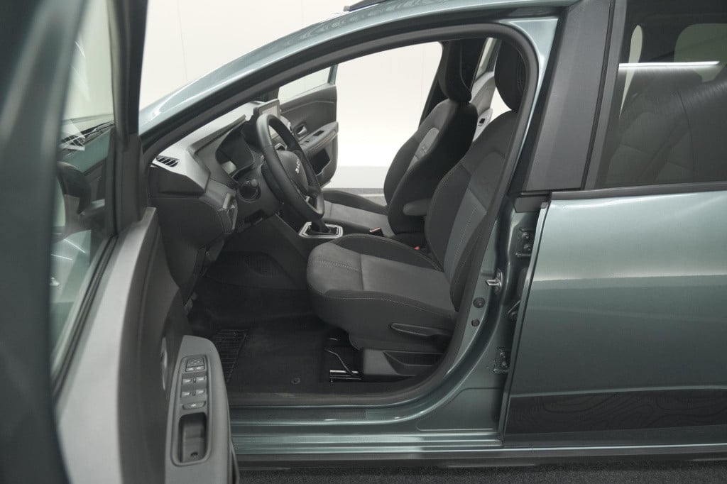 Dacia Jogger 1.6 hybrid 140 extreme | 5 zitplaatsen | trekhaak | camera | d