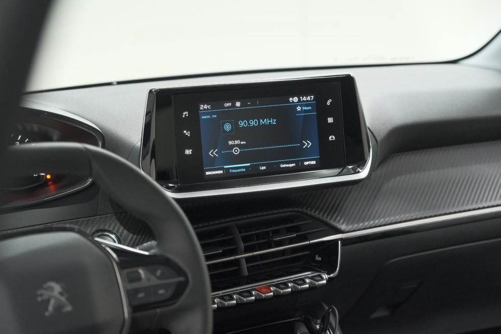 Peugeot 208 puretech 100 allure pack | camera | apple carplay | stoelverwar