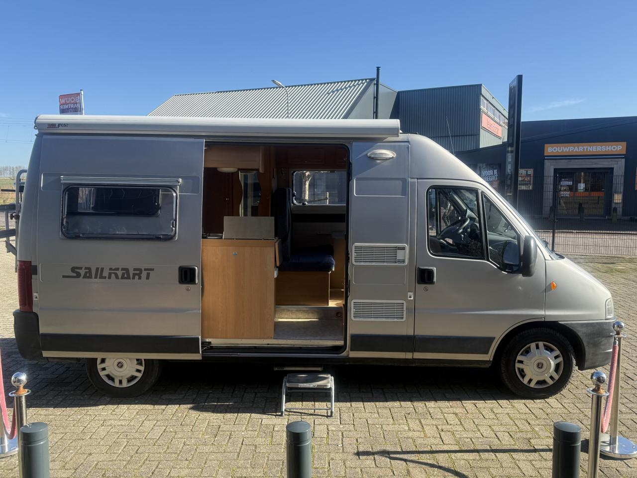 Adria 2Win ( zeer leuke starters buscamper, nieuw APK )meeneemprijs !!!