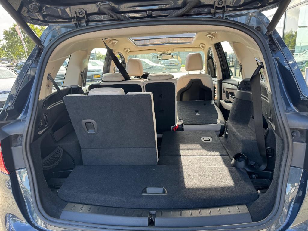 BMW 2-serie gran tourer 220i luxury 7p. * trekhaak * leer * panoramadak * n