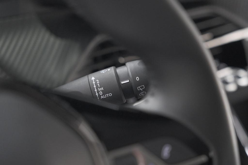 Peugeot 208 puretech 100 allure | apple carplay | parkeersensoren | climate