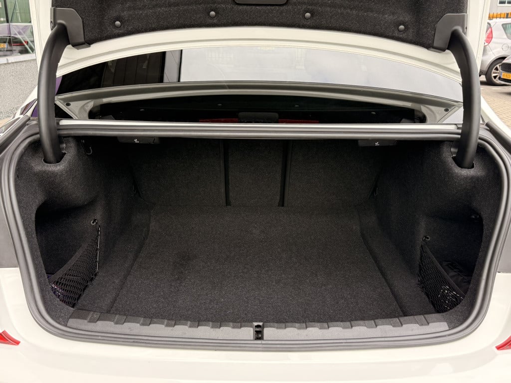 BMW 3-serie 320i m-sport | schuifdak | acc | leder | memory | laser | 20 in