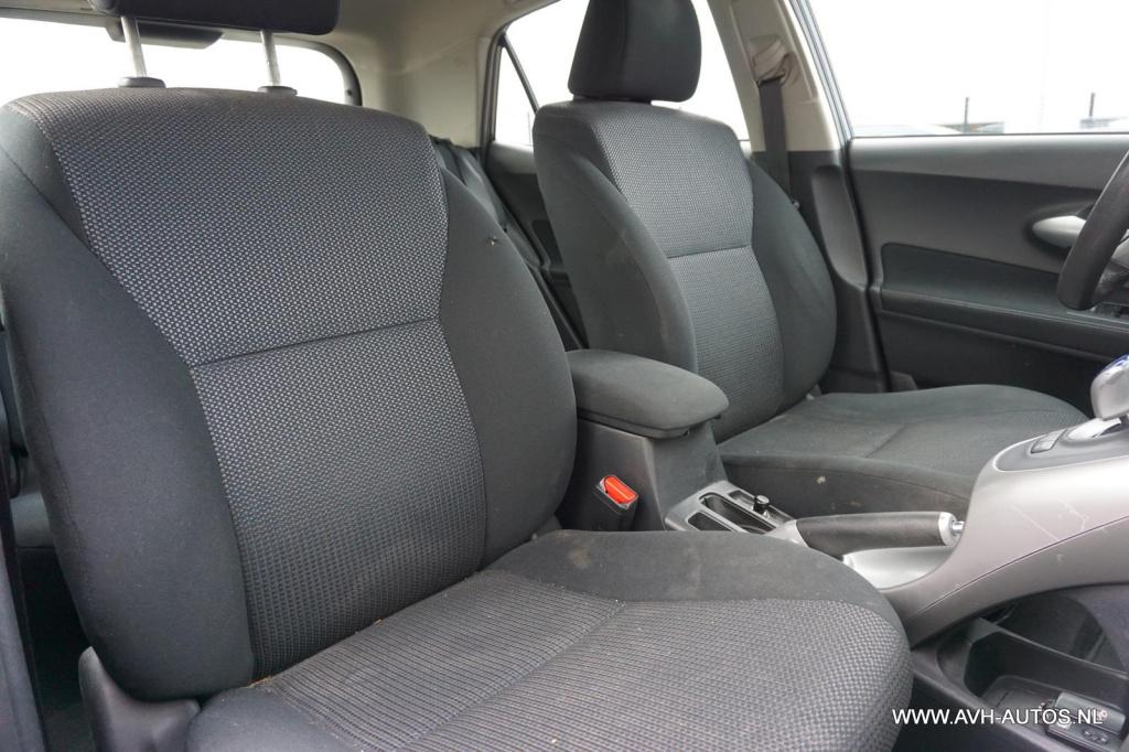 Toyota Auris 1.8 full hybrid dynamic business