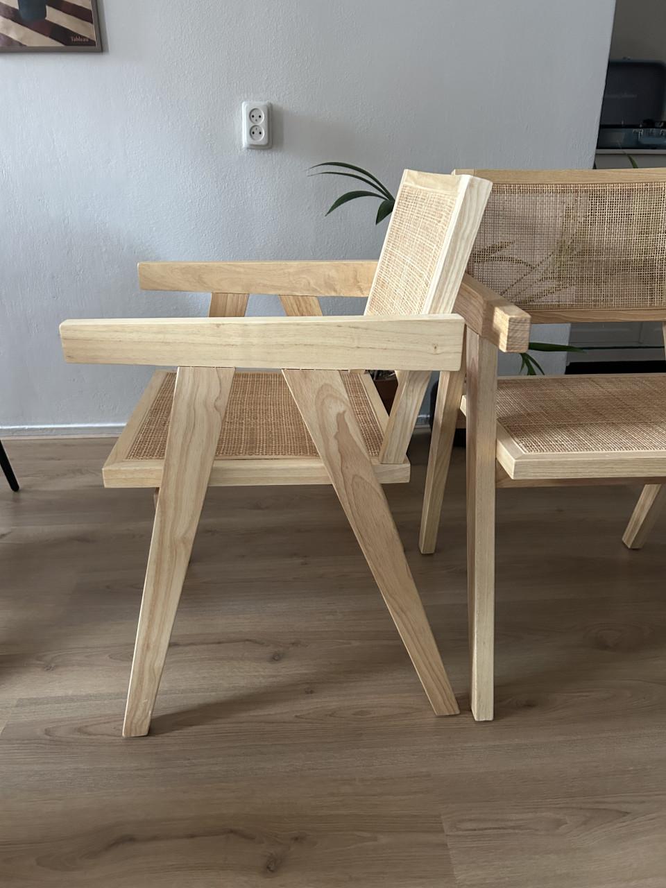 2 rotan stoelen
