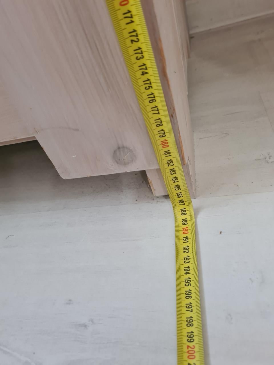 Grote mooie houten kast te koop