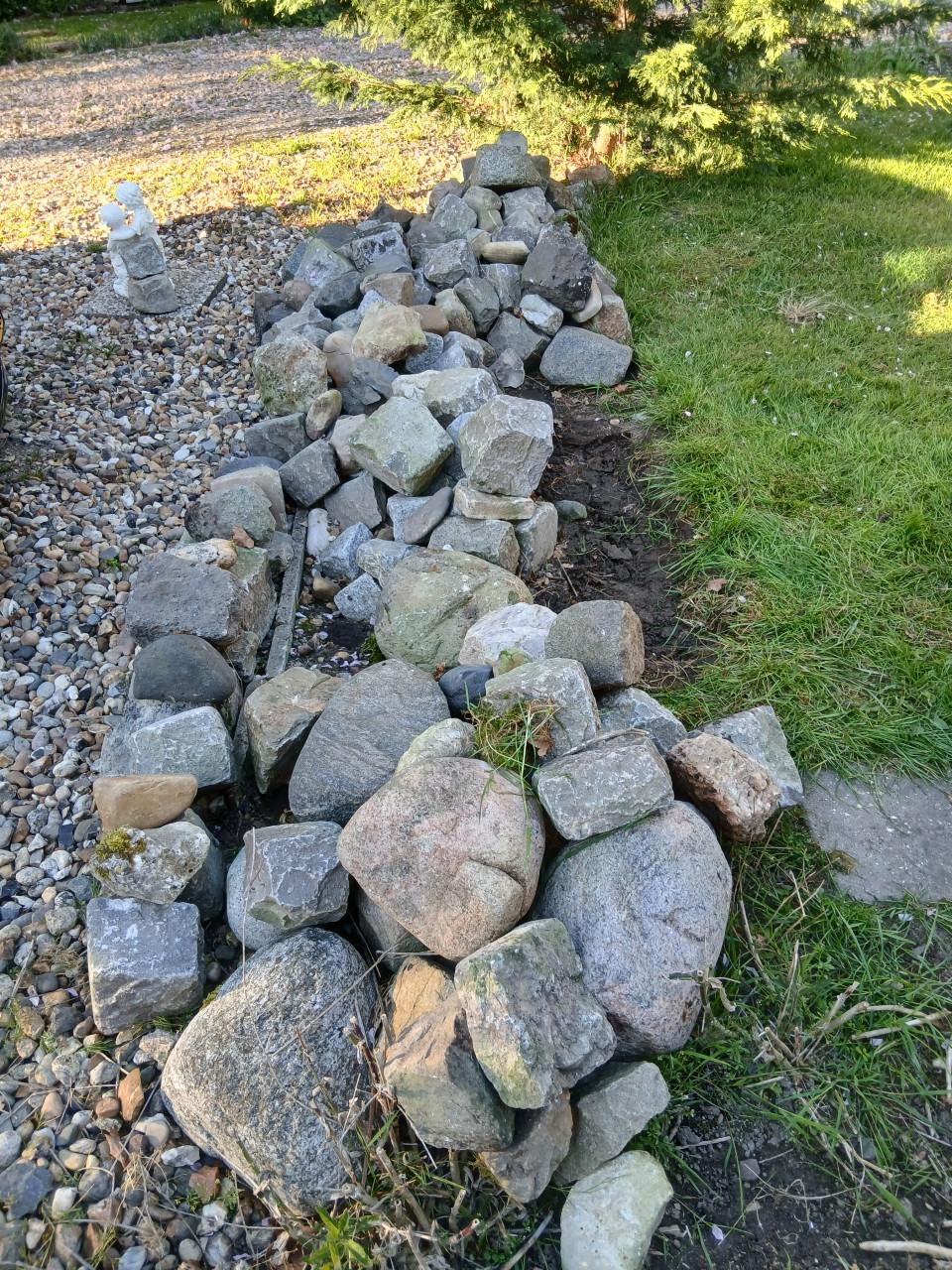 Stenen voor rots, vijver, tuin GRATIS