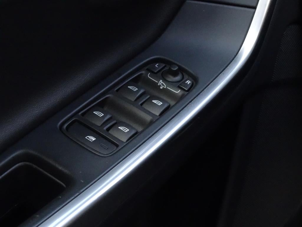 Volvo V60 2.0 t4 business sport r-design | leder | pano | trekhaak