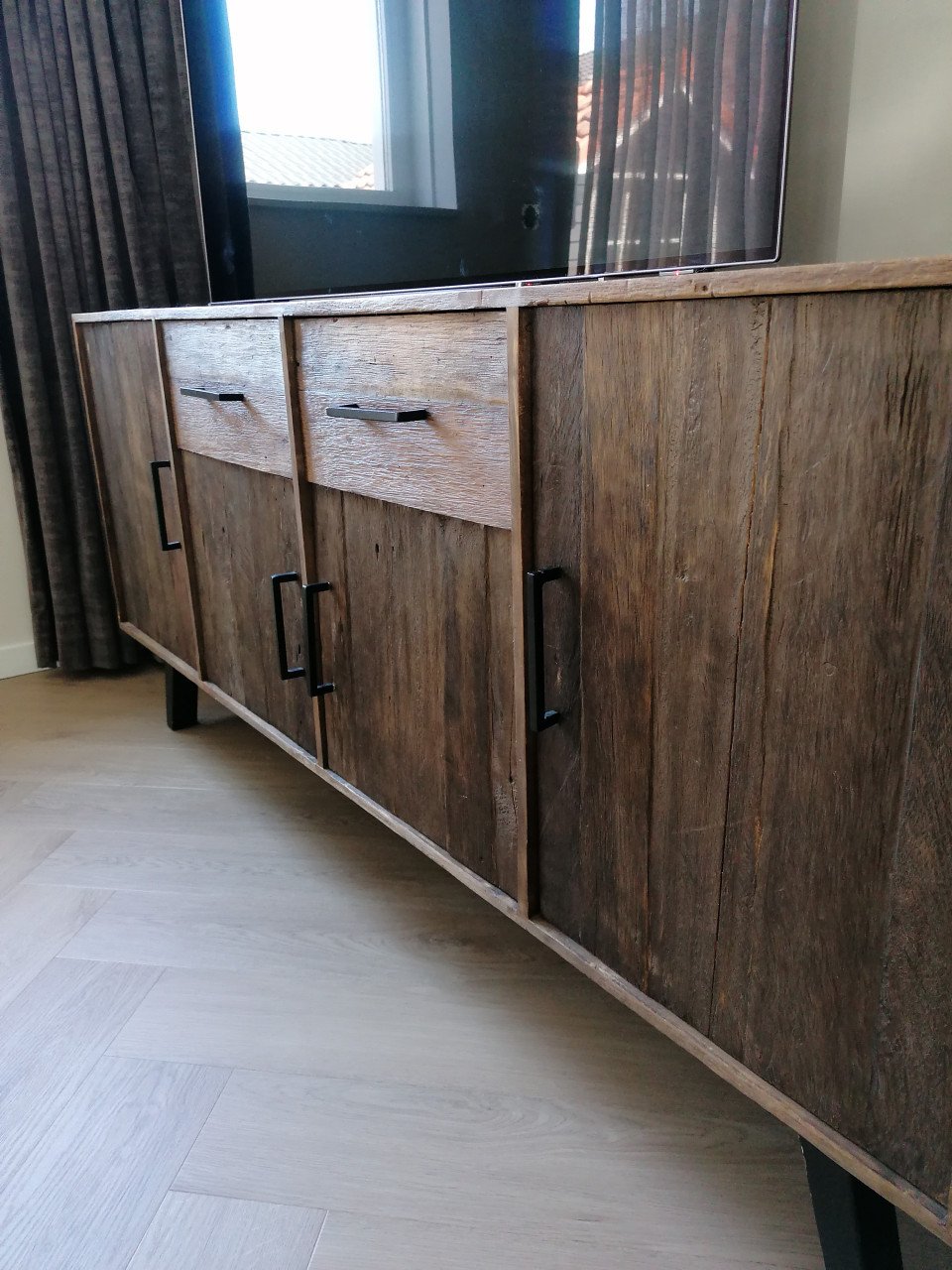 Dressoir en hoge kast