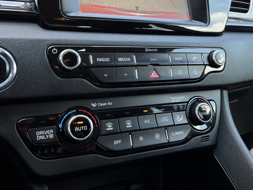 Kia Niro 1.6 gdi hybrid businessline | kanteldak | carplay | camera | trekh