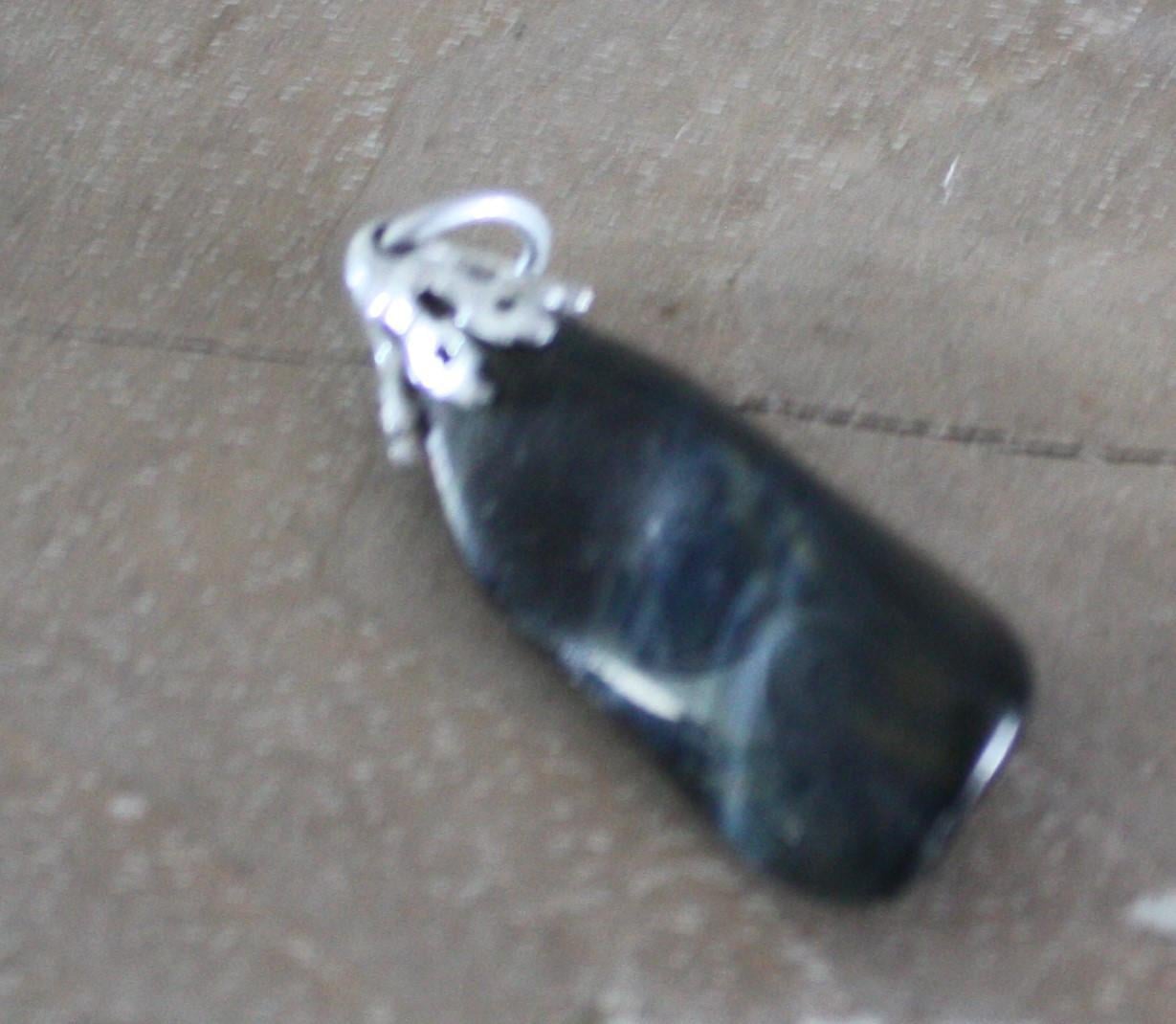 Zwarte natuursteen hanger