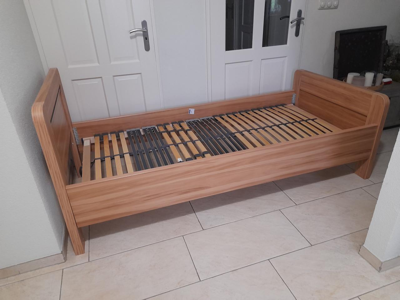 Stevig 1 Persoons bed 90 x 200 (in goede staat )
