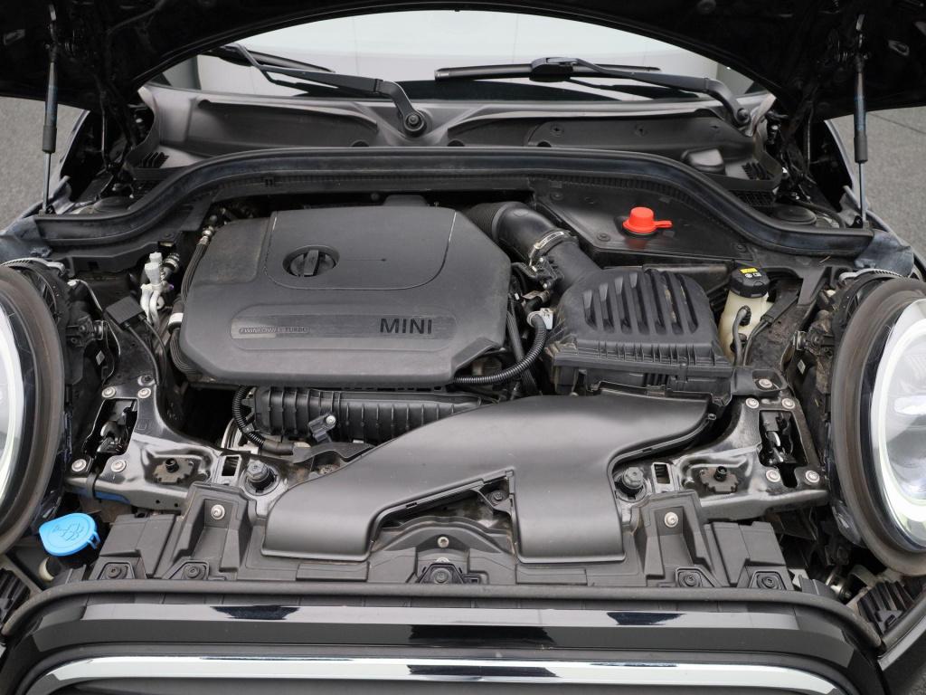 Mini 5-deurs 1.5 one essential | navigatie | lmv | parkeer sensoren | clima