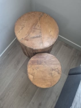 Boomstam bijzettafeltjes van teakhout