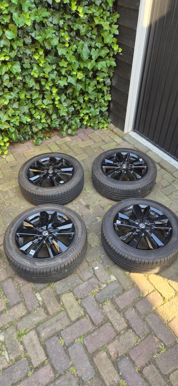 Velgen met band van Nissan Micra (16 inch)