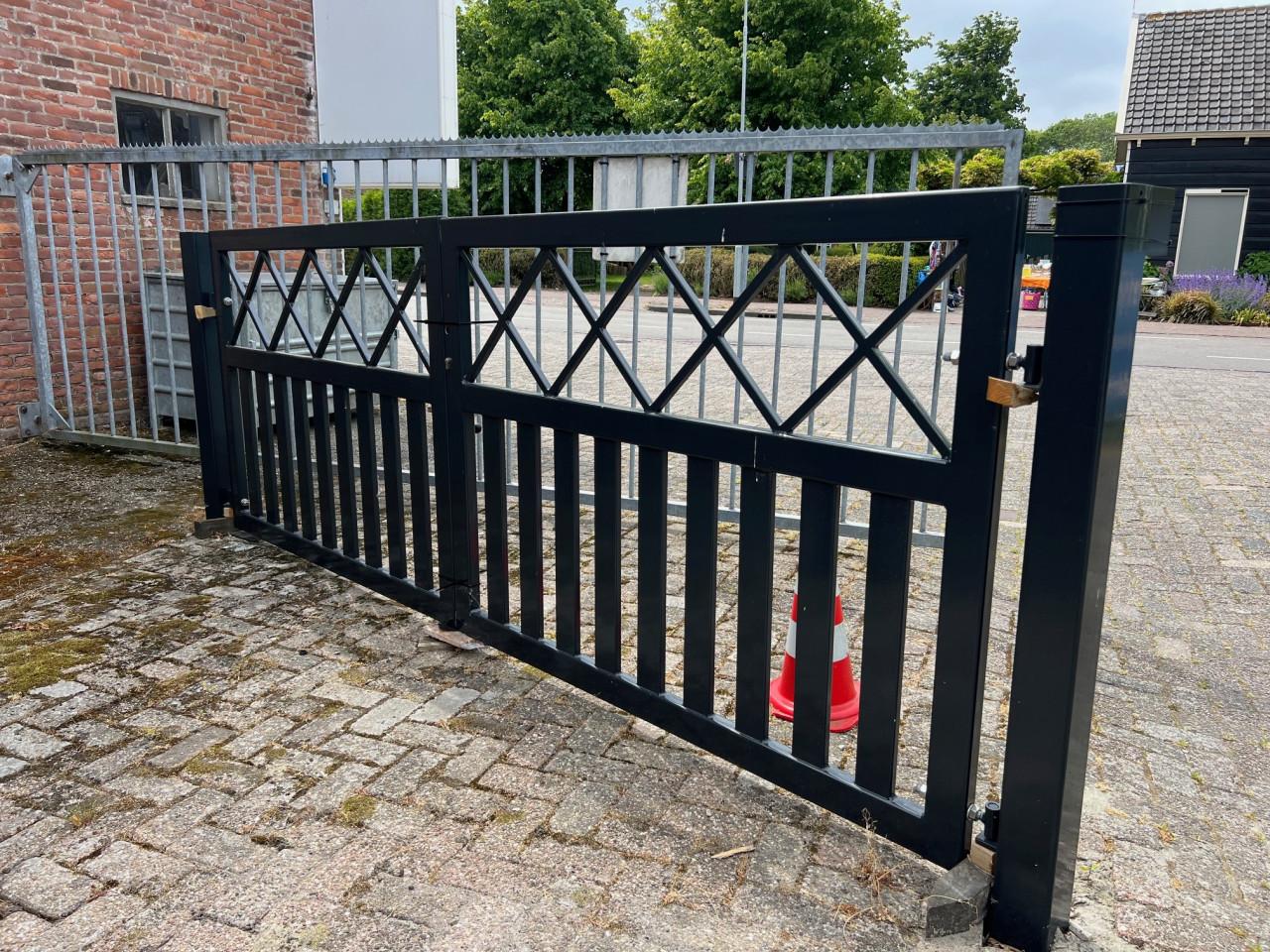 Showmodel: Zware Lamellen poort nu slecht € 2065,00 ex btw.