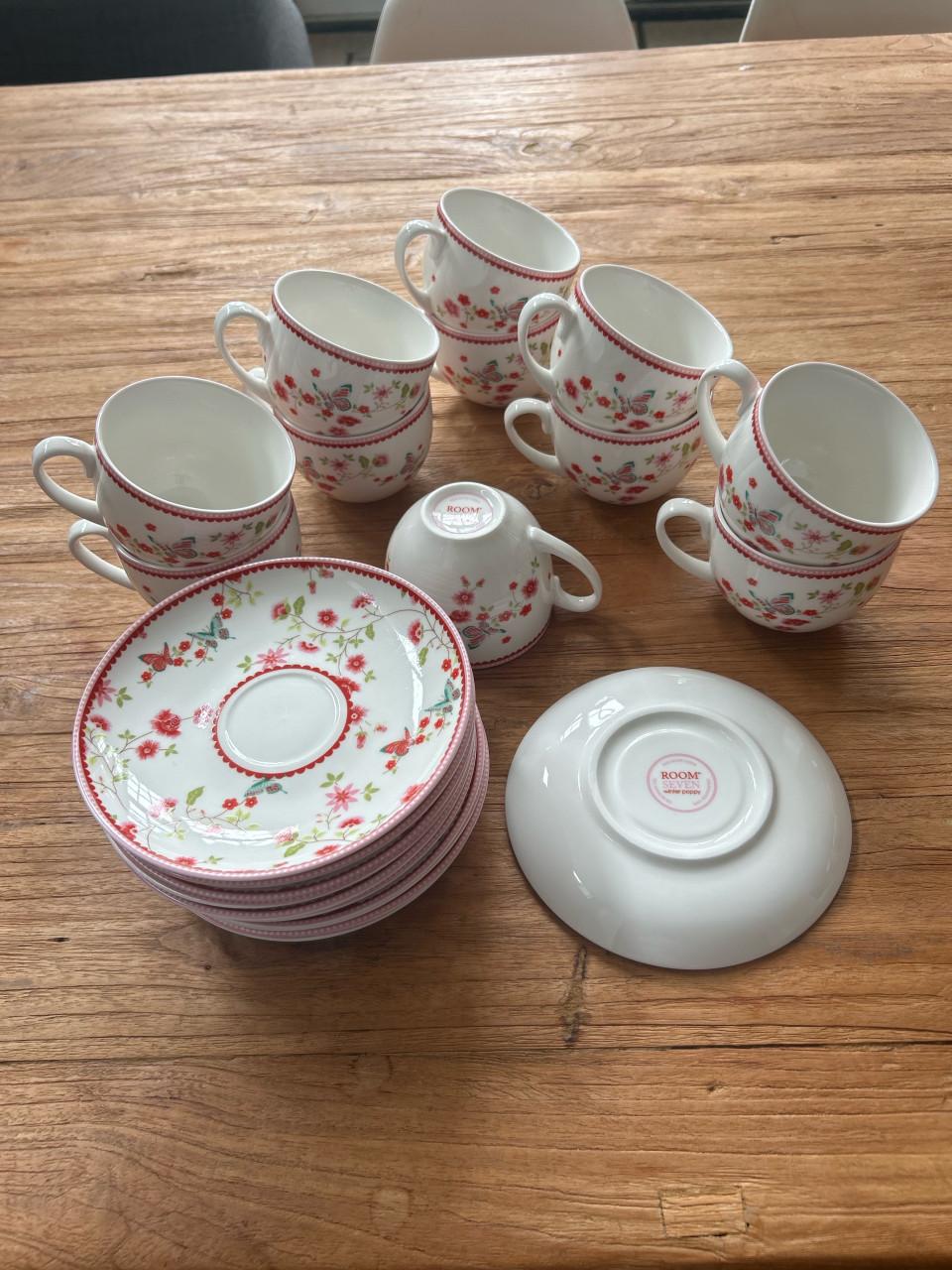 Room Seven Winter Poppy servies – Zeer uitgebreide high tea set