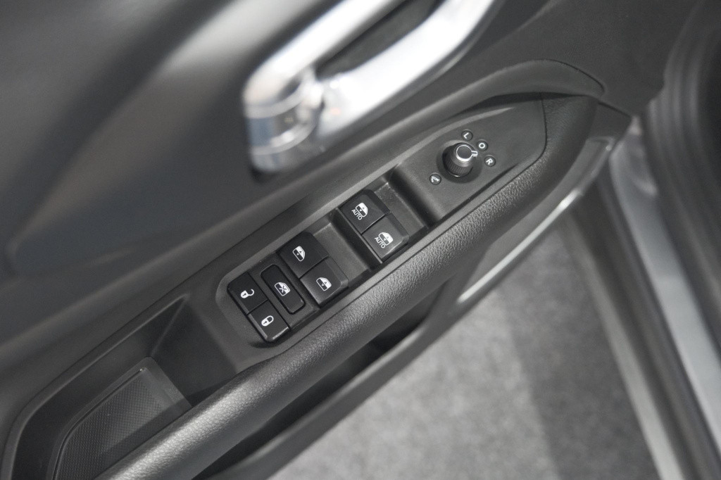 Jeep Compass 4xe 190 plug-in hybrid electric night eagle | camera | apple c