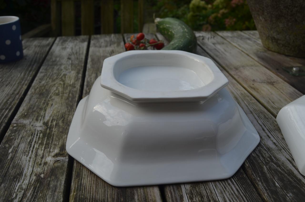 Fraaie 8 kantige terrine in prima staat