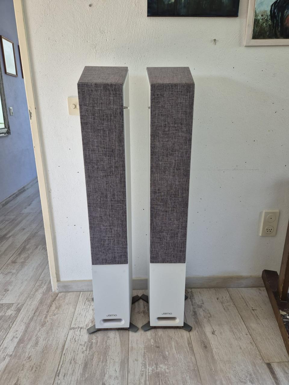 JAMO speakerset met subwoofer, Atmos, center, surround en hoofdspeakers