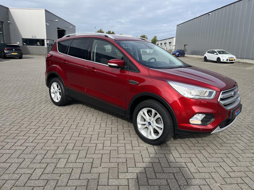 Ford Kuga 1.5 ecoboost titanium 2000 kg  trekgewicht
