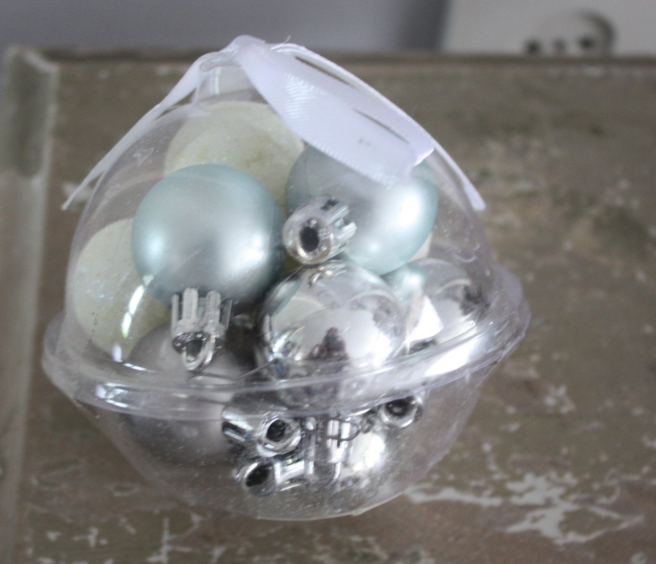 Set van 12 kunststof kerstballetjes